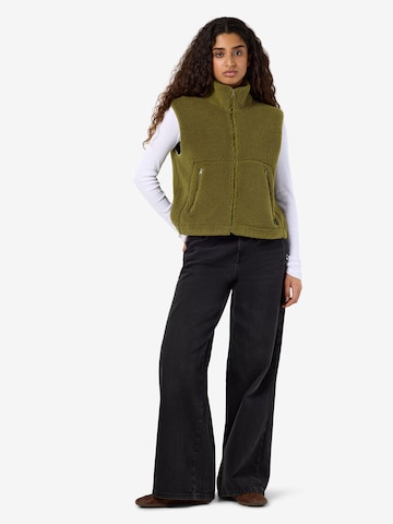 Noisy may Vest 'NMMasey' in Green