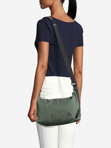 Calvin Klein Jeans - Mala de ombro em verde