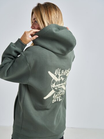 ABOUT YOU x Swalina&Linus - Sweatshirt 'Tamme' em verde