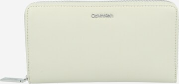 Porte-monnaies Calvin Klein en beige : devant