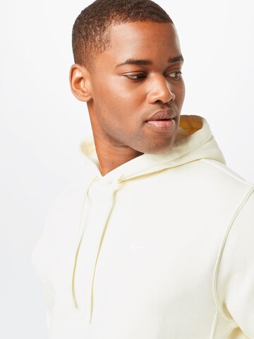 Nike Sportswear Regular Fit Sweatshirt 'Club Fleece' in Weiß
