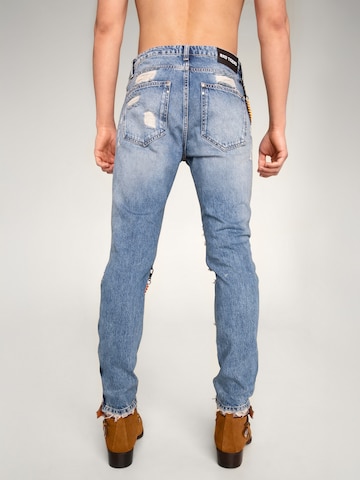 MAD TIGERS Slimfit Jeans 'CHE-CHAINS ARTPATCH' in Blau