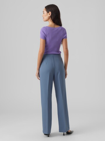 Regular Pantalon à plis 'SANDY' VERO MODA en bleu