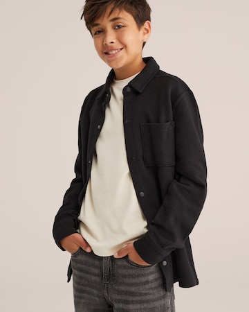 WE Fashion Regular fit Button Up Shirt in Black: front