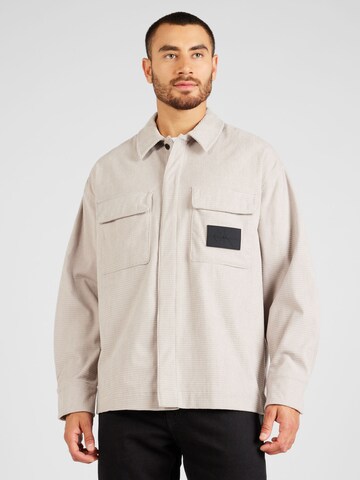 Calvin Klein Jeans - Ajuste confortable Camisa en beige: frente