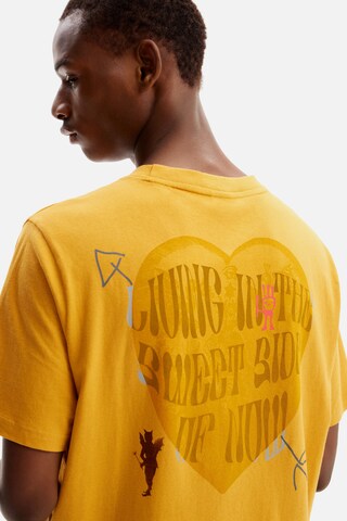 T-Shirt 'Web Heart' Desigual en jaune