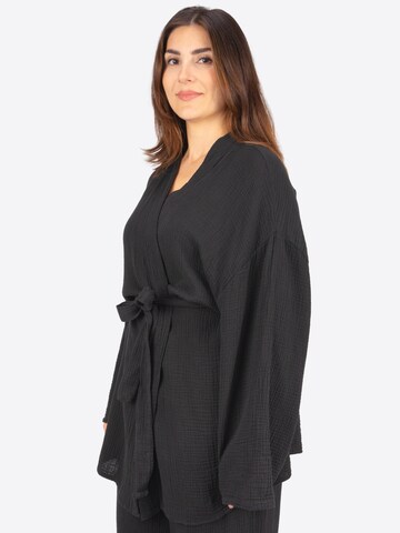 Seasons of April Kimono 'Kehlani' in Schwarz