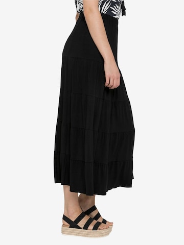 SHEEGO Skirt in Black