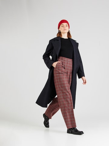 BOSS - regular Pantalón plisado 'Tanity' en rojo