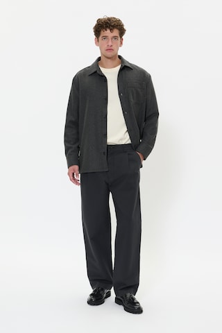 Matinique Wide leg Chino 'Pleat Pant 73' in Zwart