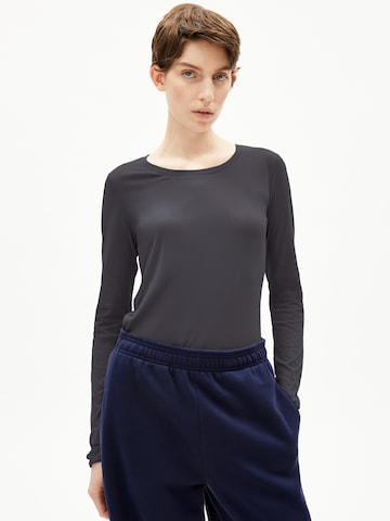T-shirt ARMEDANGELS en gris : devant
