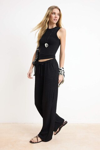 Trendyol - regular Pantalón en negro