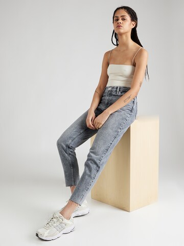 Calvin Klein Jeans Štandardný strih Džínsy 'MOM Jeans' - Modrá