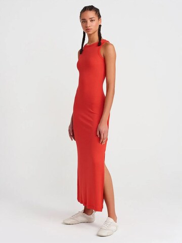 Dilvin Dress in Red: front