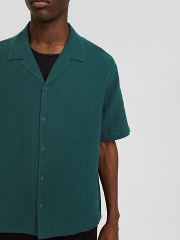 Bershka Regular fit Риза в зелено