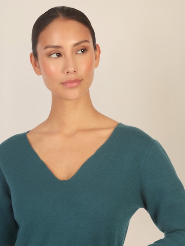 APART Knitted dress in Green