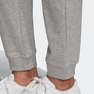 ADIDAS ORIGINALS Tapered Broek in Grijs