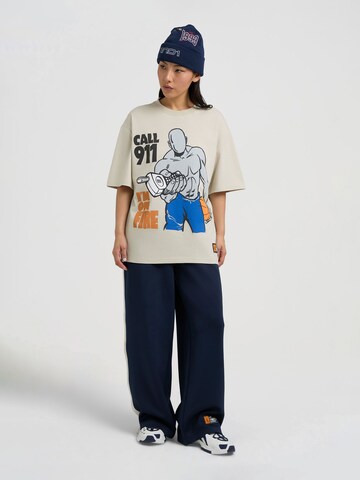 AND1 T-shirt 'On Fire Trash Talk' i beige