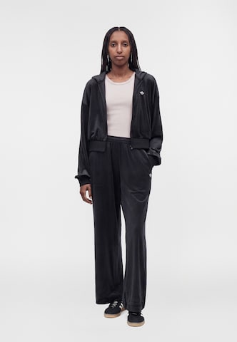 ADIDAS ORIGINALS Loosefit Παντελόνι 'ESS' σε μαύρο