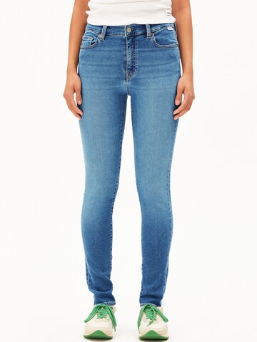 ARMEDANGELS Skinny Jeans in Blue: front