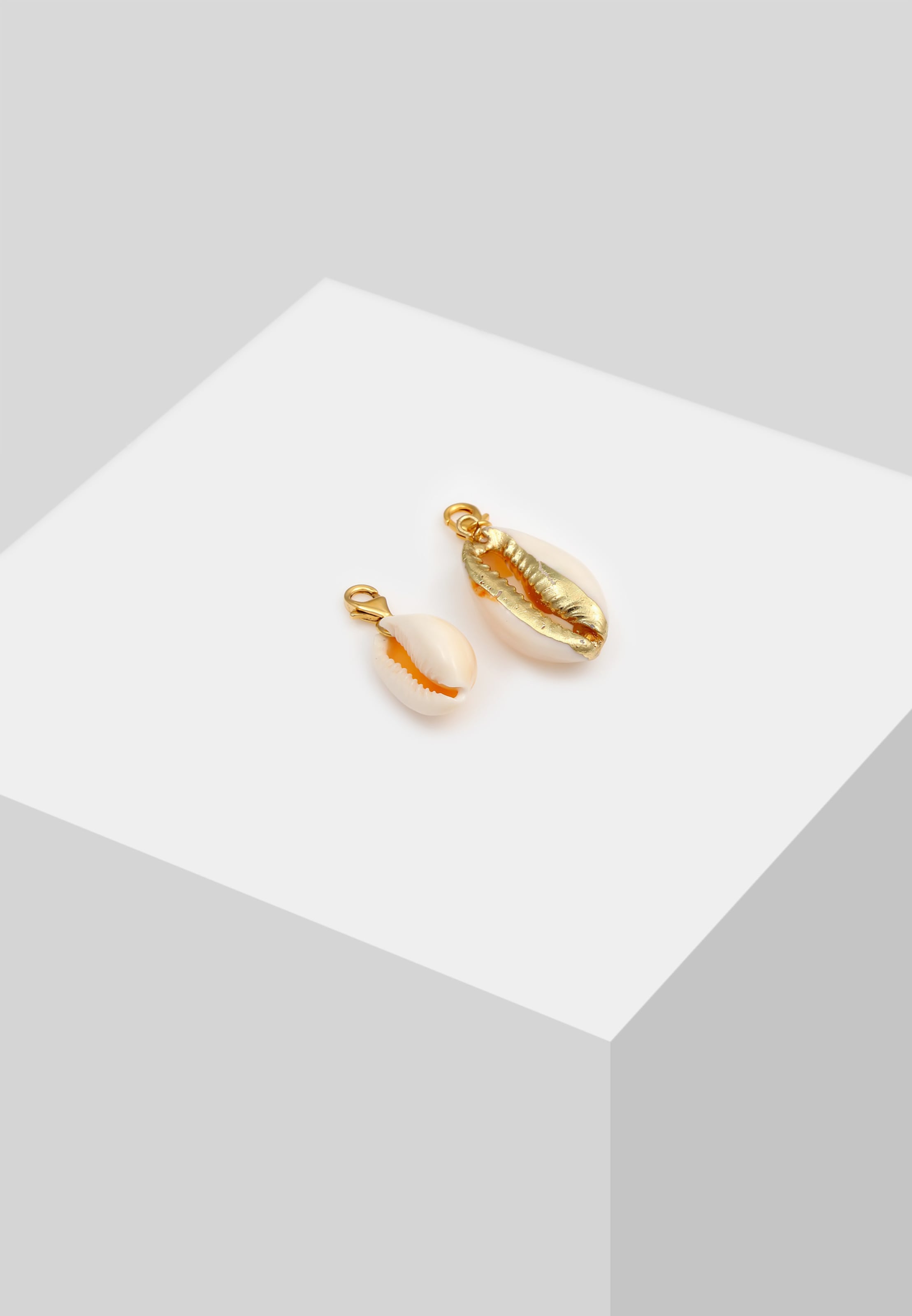 Nenalina Pendant in Gold