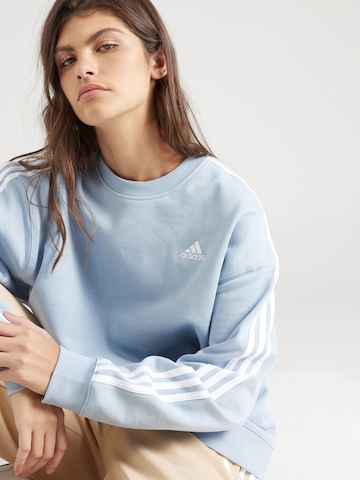 ADIDAS SPORTSWEAR Спортен суитшърт с качулка 'Essentials' в синьо