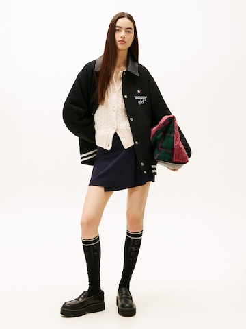 Tommy Jeans Демисезонная куртка в Черный
