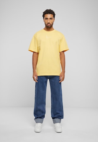 Karl Kani - Camiseta 'Burger' en amarillo