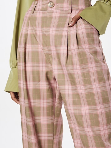 Wide leg Pantaloni con pieghe di Nasty Gal in verde