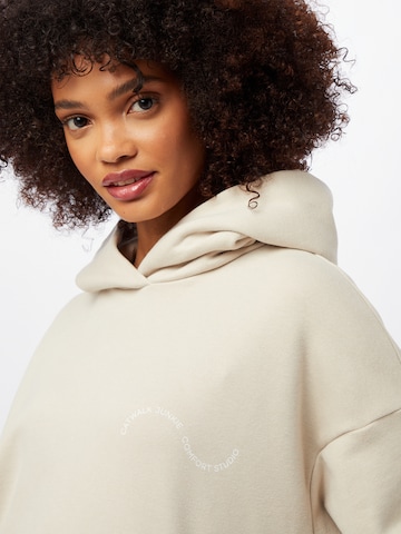 Comfort Studio by Catwalk Junkie Sweatshirt in Beige