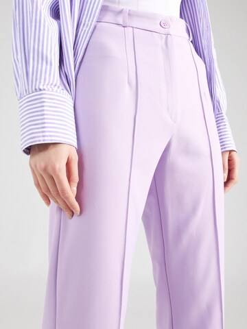 Regular Pantaloni cu dungă de la Trendyol pe mov