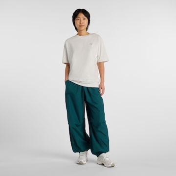 new balance Loosefit 'Trackside Woven Pant'. in Grün