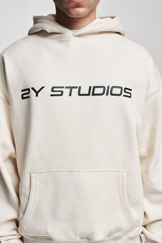 2Y Studios Sweatshirt in White