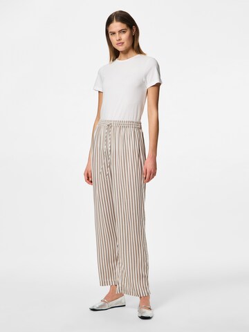 Wide leg Pantaloni 'PCNYA' di PIECES in grigio