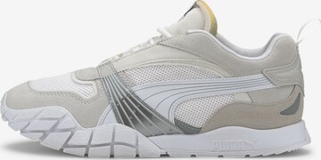 PUMA حذاء رياضي بلا رقبة 'Kyron' بلون أبيض: الأمام