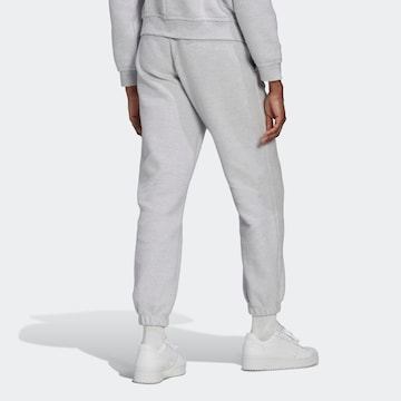 Effilé Pantalon 'Loungewear Sweat' ADIDAS ORIGINALS en gris