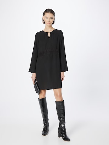 Robe 'Ragna' ABOUT YOU en noir