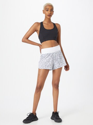 Marika Regular Shorts 'KELSIE' in Weiß