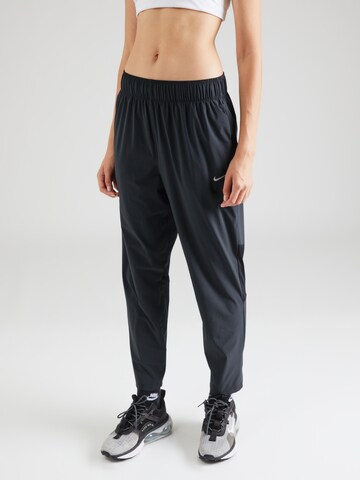 NIKE Tapered Sportbroek 'Fast' in Zwart: voorkant