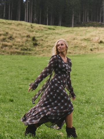 KAVAZI Dress in Brown