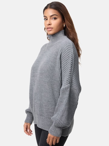Pullover di Elara in grigio