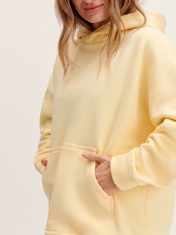 Tatiana Zidekova Μπλούζα φούτερ σε κίτρινο
