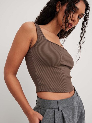 NA-KD Top in Brown: front
