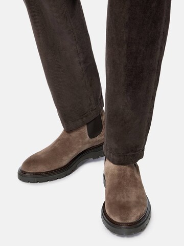 Boggi Milano Chelsea boots in Beige: front