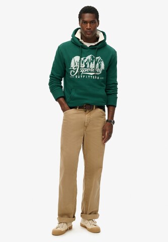 Sweat-shirt 'Outfitters' Superdry en vert