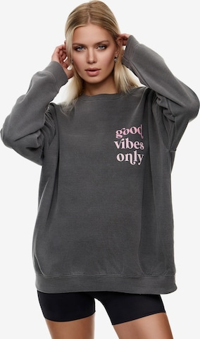 Worldclassca Sweatshirt in Grau: Vorderseite