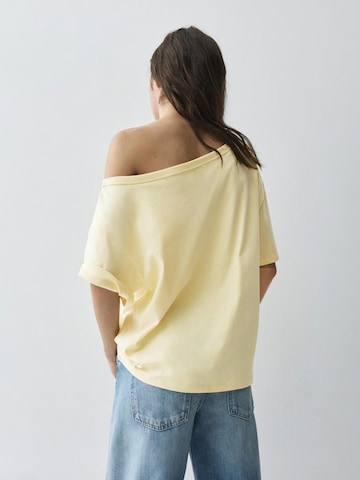 Pull&Bear Тениска в жълто