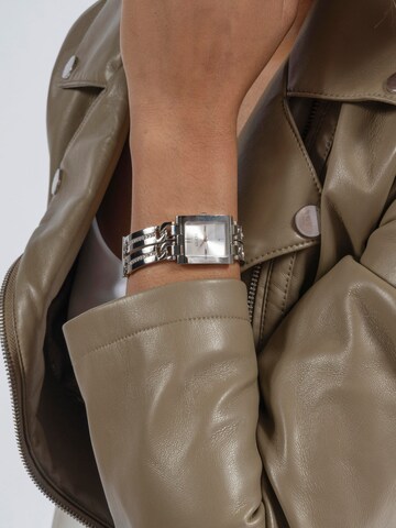 Orologio analogico 'MOD ID' di GUESS in argento