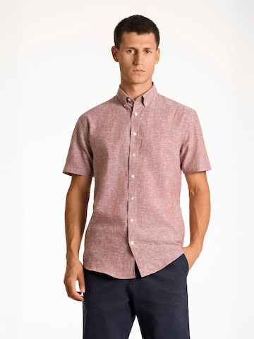 Coupe regular Chemise Lindbergh en rouge