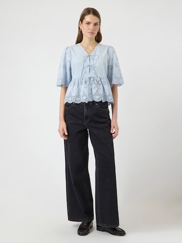 Bluză 'YASCORNELIA' de la YAS pe albastru